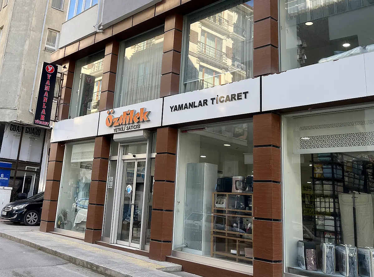 Yamanlar Ticaret mağaza cephesi