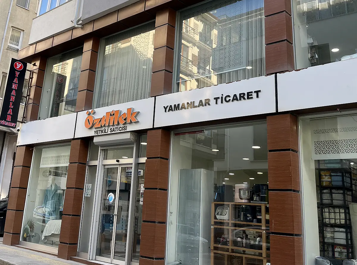 Yamanlar Ticaret mağaza vitrini