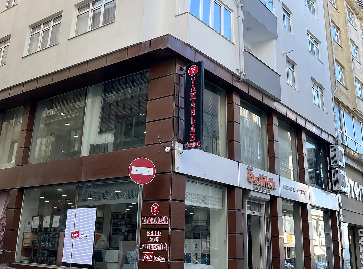 Yamanlar mağazası köşe cephe